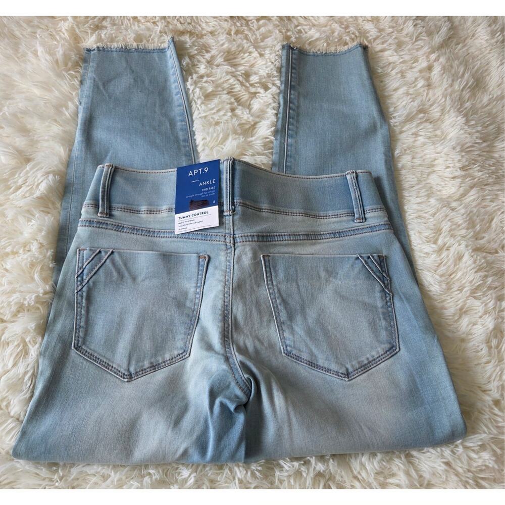 APT. 9 Size 4 Ankle Jeans Mid Rise Tummy Control  NWT